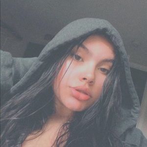 Meet your Posher, Mia